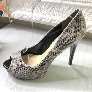 Guess snakeskin embossed peep toe heels